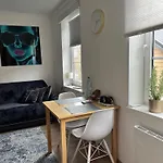 Apartamento Ally's Urban Cozy Juhkentali 42 Near Centre Airport Next To Bus Station *