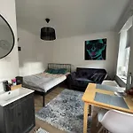 Ally's Urban Cozy Juhkentali 42 Near Centre Airport Next To Bus Station Tallin