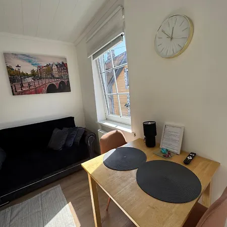 Ally Simple Cozy Juhkentali 42 Near Centre Airport Next To Bus Station 아파트