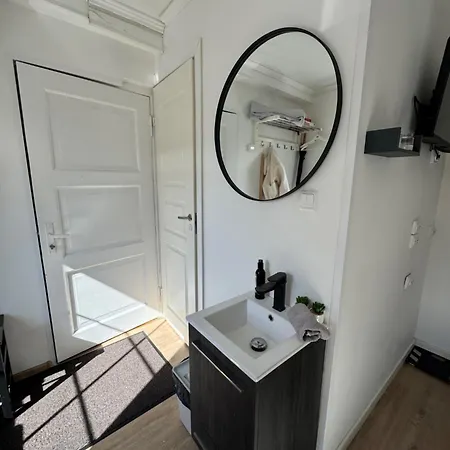 아파트 Ally Simple Cozy Juhkentali 42 Near Centre Airport Next To Bus Station