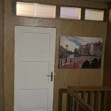 Ally's Urban Cozy Juhkentali 42 Near Centre Airport Next To Bus Station Апартаменты