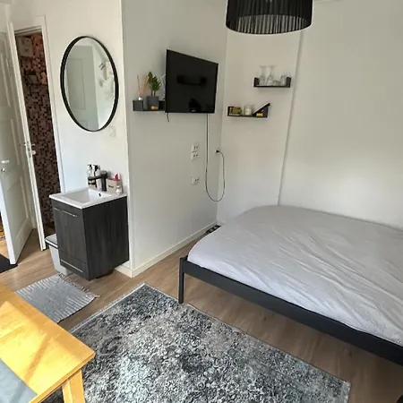 Апартаменты Ally's Urban Cozy Juhkentali 42 Near Centre Airport Next To Bus Station *